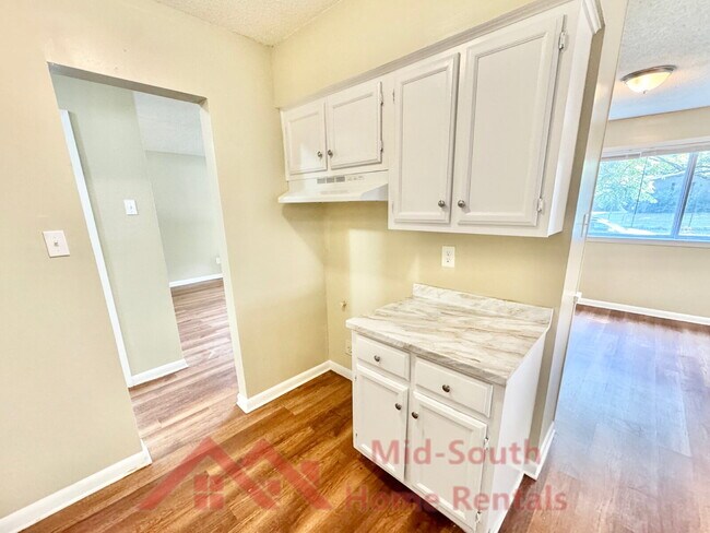 Building Photo - 2452 Debby Dr