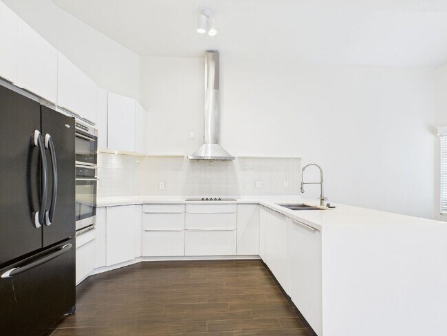 Building Photo - Charming Butler Place Home with a Swimming Pool