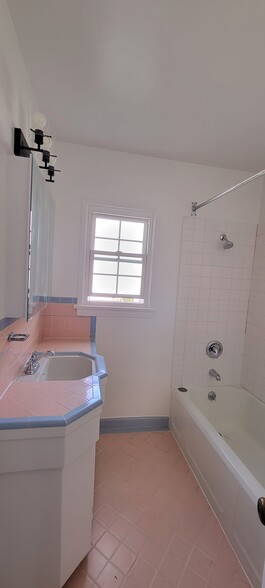 Charming Bathroom with Tub and Shower - 1310 N Brand Blvd