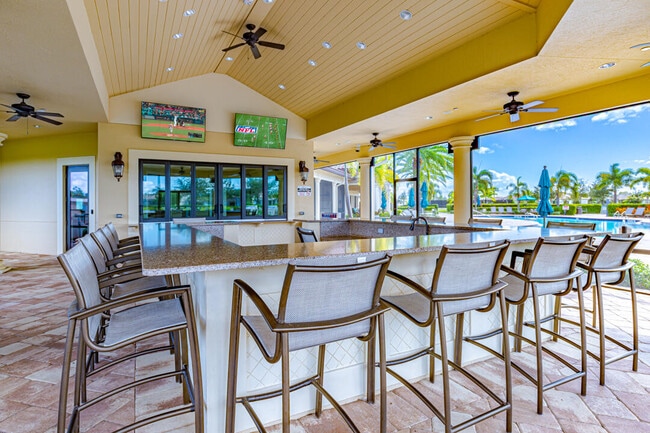 Building Photo - 758 SE Courances Dr