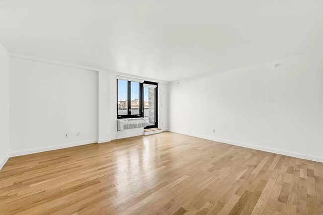 Building Photo - 35-40 30th St