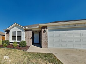 Building Photo - 19 Heelstone Dr