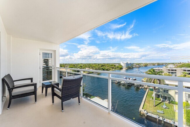 Building Photo - 1160 Hillsboro Mile