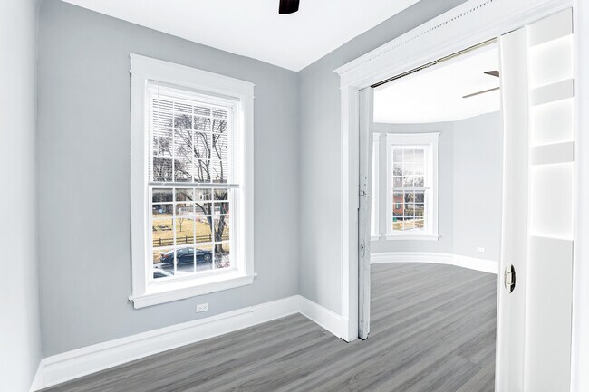 Building Photo - 5341 S Indiana Ave