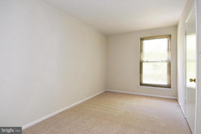 Building Photo - 3302 Woodburn Village Dr