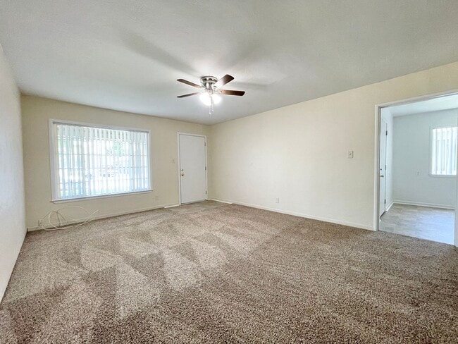 Building Photo - 700-702 Poplar Avenue