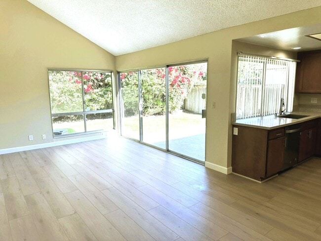 Building Photo - Spacious and Well Maintained 4 Bedroom Hom...