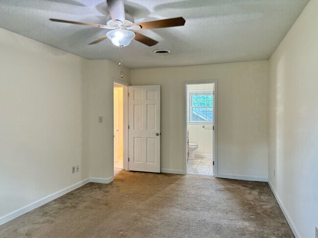 Building Photo - 502 Plantation Dr