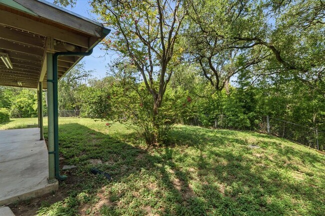 Building Photo - 2414 Havenside Dr