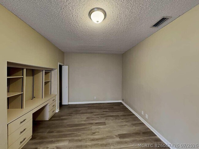 Building Photo - 8041 Buttonwood Cir