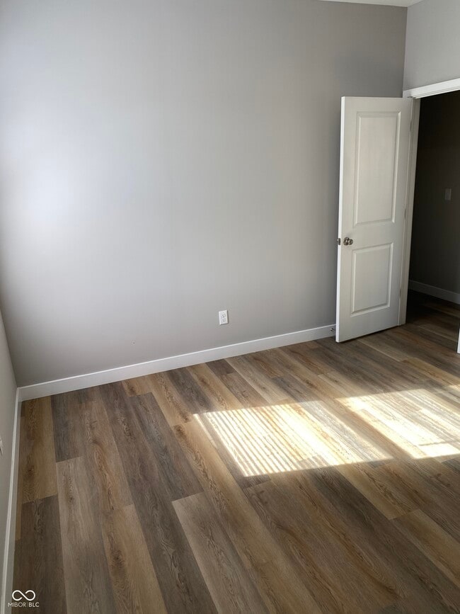 Building Photo - 929 N Beville Ave