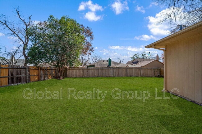 Building Photo - 8120 Forest Dawn