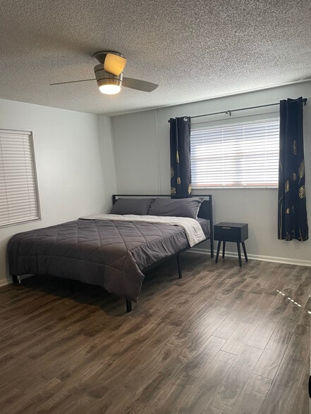 Building Photo - 3115 Marshall Dr