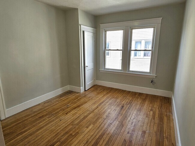 Building Photo - 169 Perry Ave