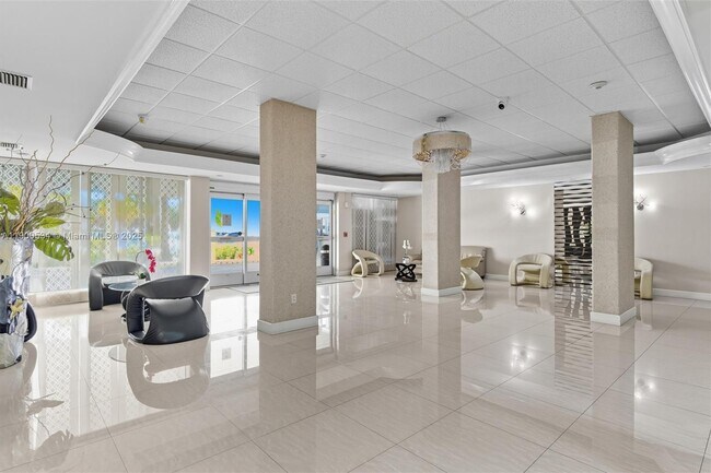 Building Photo - 1833 S Ocean Dr