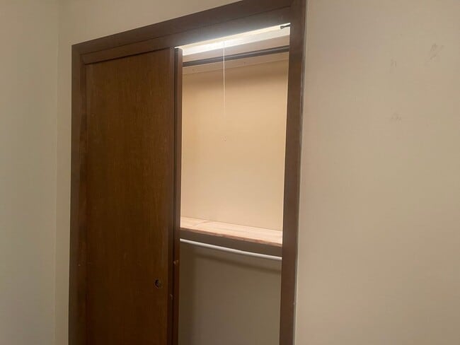 Building Photo - 3 Bedroom with 3 live areas + Office!
