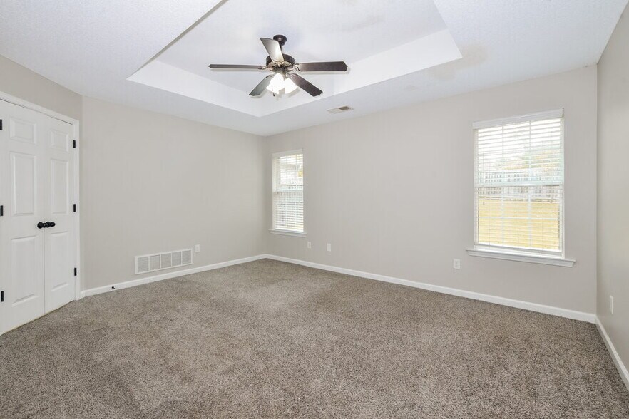 Building Photo - 7868 Ridgedale Dr