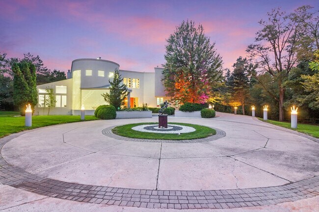 Building Photo - 21660 N Rainbow Rd