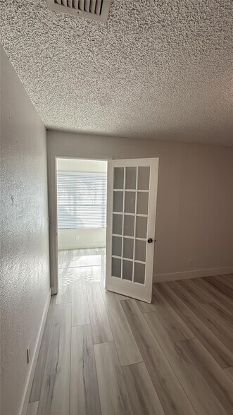 Building Photo - 3470 Pinewalk Dr N