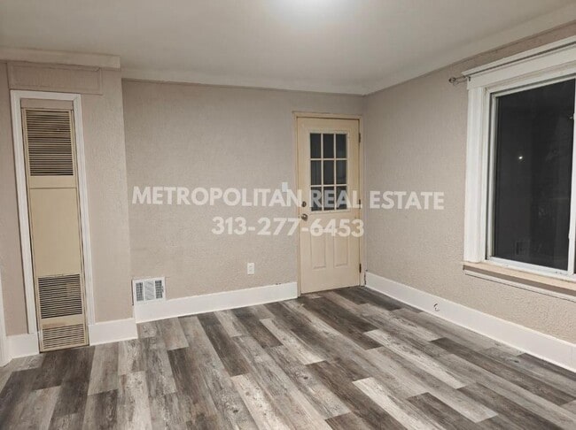 Building Photo - 4476 Monroe St