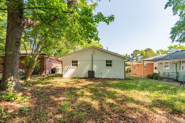 Building Photo - Completely Renovated Durham Home!