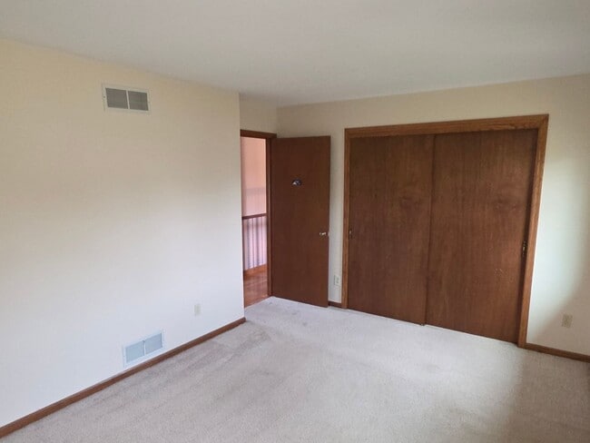 Building Photo - 4 bedroom home in Pleasant Prairie