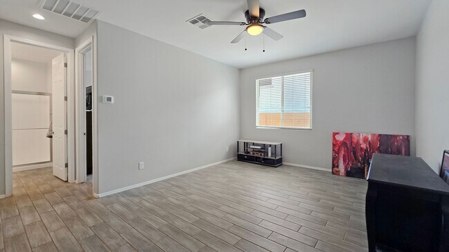 Building Photo - 18572 W Cottontail Ln