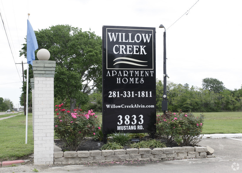 Willow Creek Manor - Willow Creek Apartment Homes