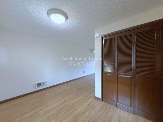 Building Photo - 120 SE 176th Pl