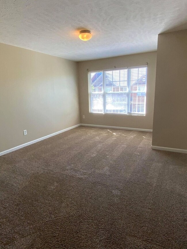Building Photo - Brentwood Townhome For Lease