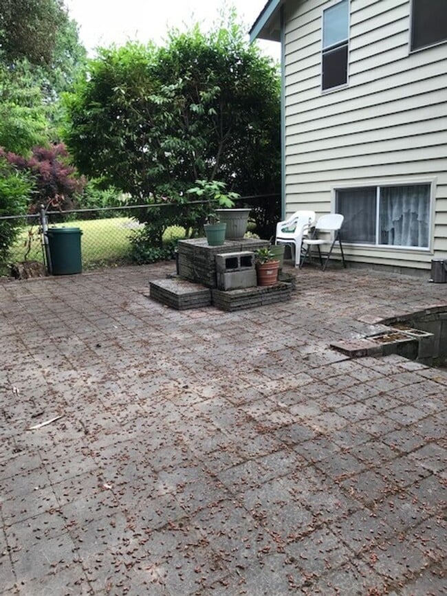 Building Photo - 1151804