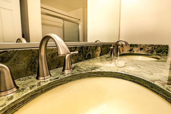 Granite countertops in master bath - 960 Fell St