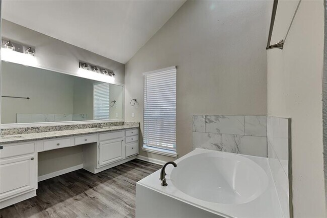 Building Photo - 4106 King Cotton Ln