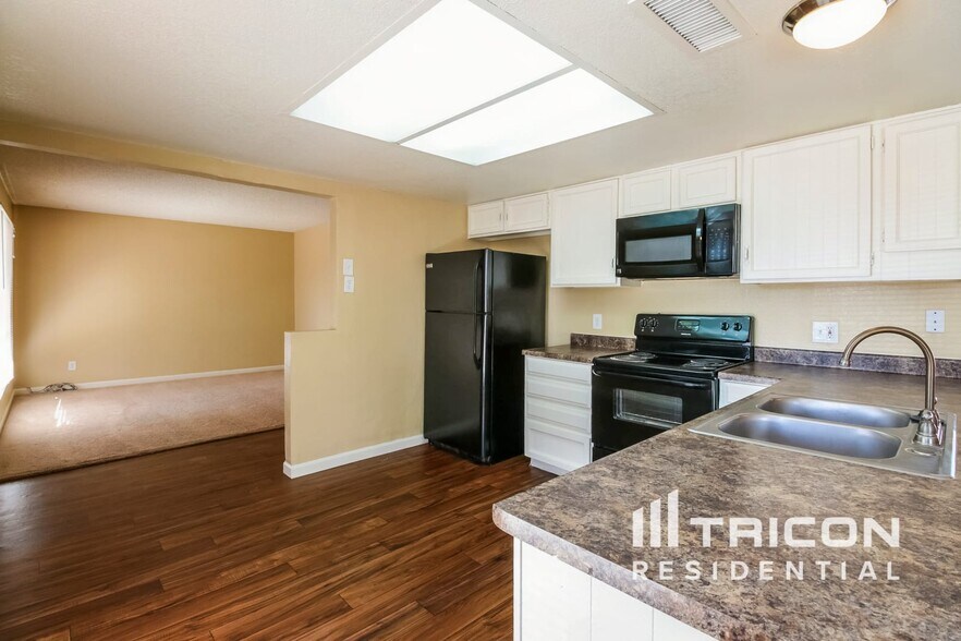 Building Photo - 8948 W Heatherbrae Dr