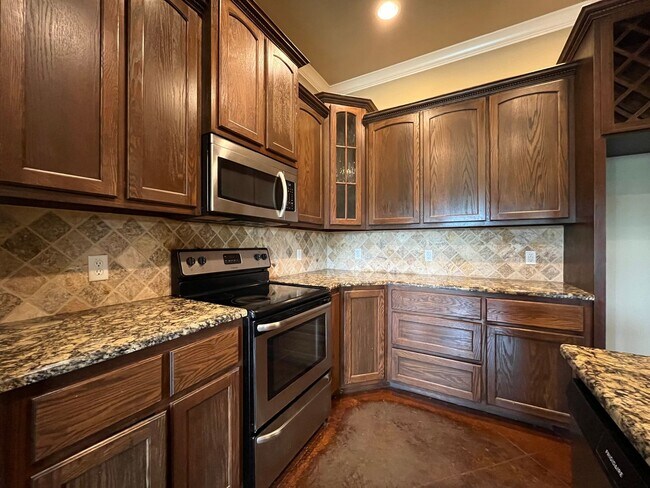 Building Photo - Single Family Homes for Lease in Surrey Vi...