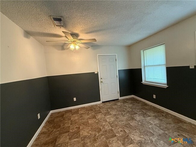 Building Photo - 809 Michelle Dr