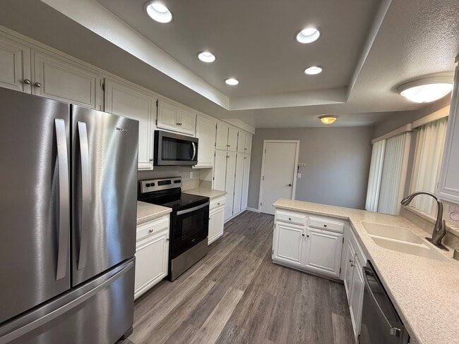 Building Photo - 2 Bed / 2 Bath - Capri is Ready for You