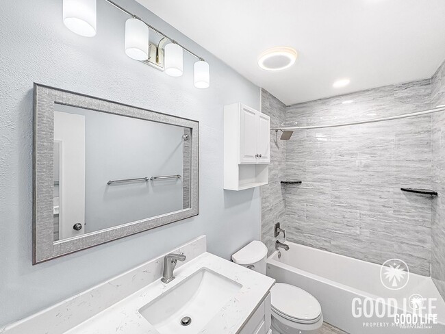 Building Photo - 2B/2BA Carlsbad Condo with Unobstructed Ocean Views & Semi-Private Laundry Room