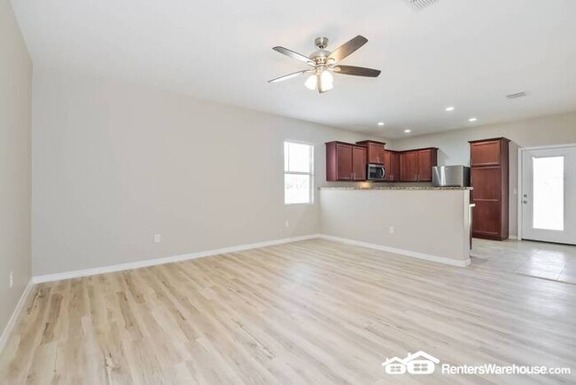 Building Photo - Recently updated 3 Bed, 2 Bath home in Tuc...