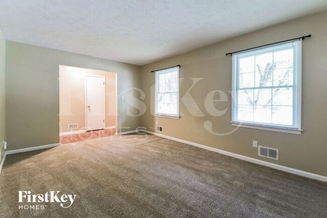 Building Photo - 111 Elizabeth Way