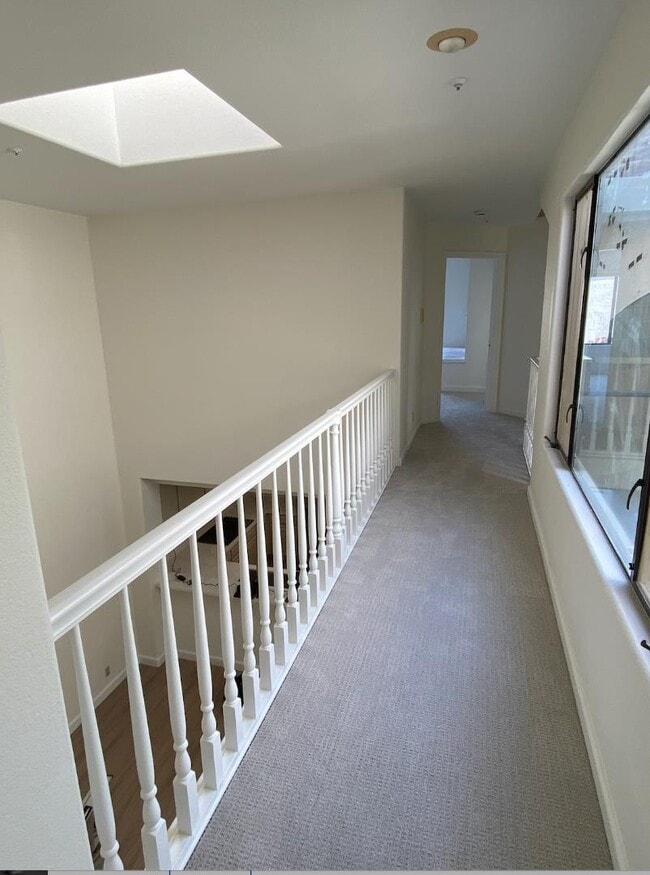 Building Photo - 27 Tulip Ln