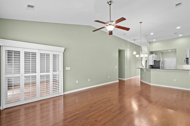 Building Photo - 156 Parmelee Dr
