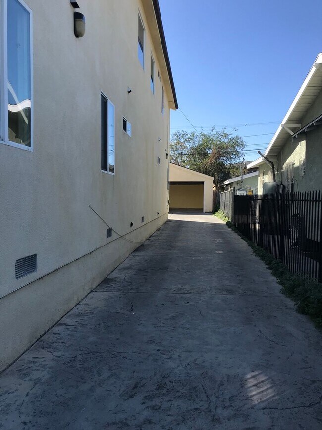 Building Photo - 83(430)