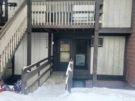 Building Photo - 1605 Treetop Trl