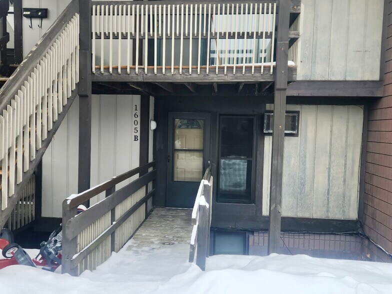 Building Photo - 1605 Treetop Trl