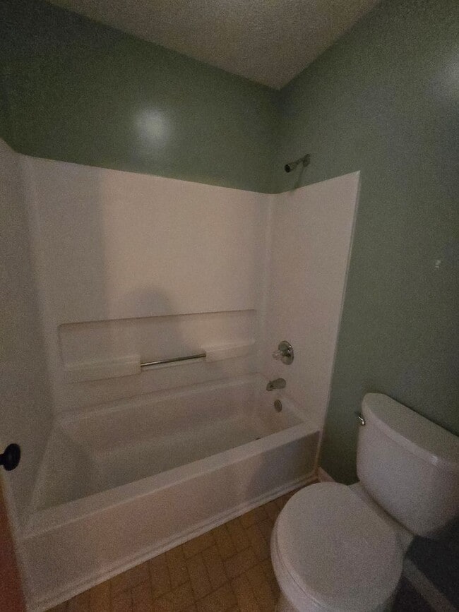 Building Photo - 1018-4 Brookhollow Dr - Stewarts Creek