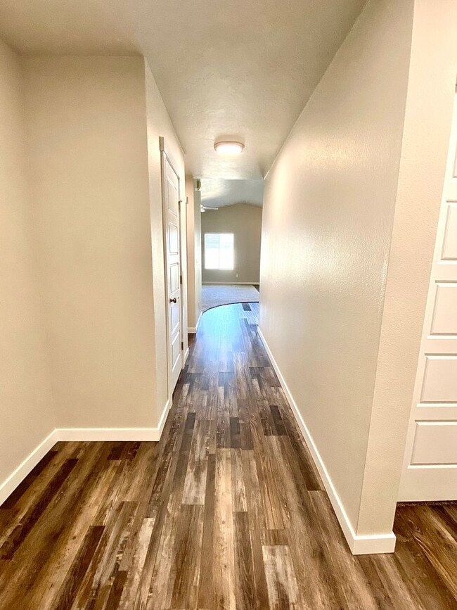 Building Photo - 3 Bedroom 2 Bath  PET FRIENDLY home in SW ...