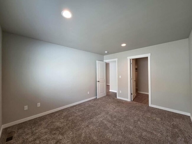 Building Photo - Amazing Brand New Home with 3 Bedrooms & 2...