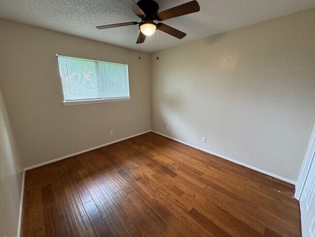 Building Photo - 4-Bedroom House for Rent in Killeen