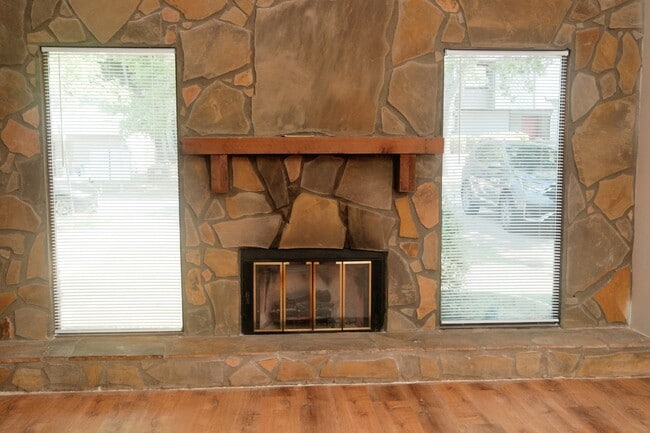 Building Photo - 246 Toweridge Dr SW
